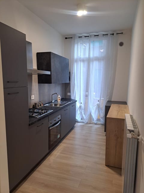 Kitchen or kitchenette, oven, pet friendly, stove