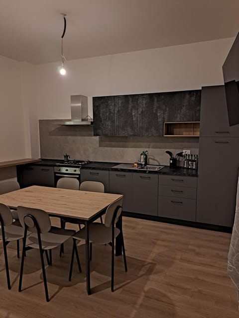 Coffee/tea facilities, Kitchen or kitchenette, Dining area, dishwasher, pet friendly, stove