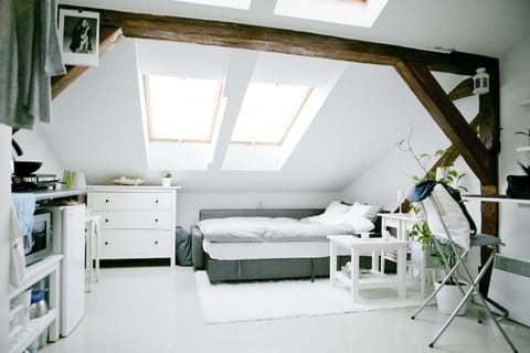 Day, Photo of the whole room