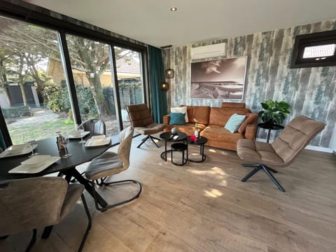 Property building, Patio, Living room, Seating area, Dining area