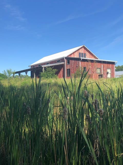 Historic Converted Barn Loft at Sobremesa Farm Apartment in Indiana