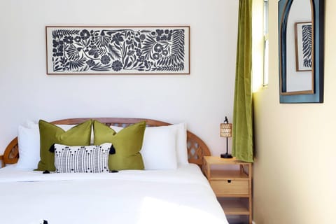 Bed, Photo of the whole room, Decorative detail, Bedroom