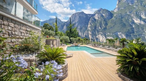 Property building, Hot Tub, Swimming pool