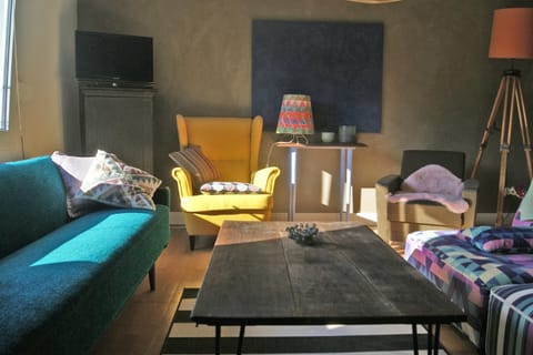 Communal lounge/ TV room, Living room, Seating area