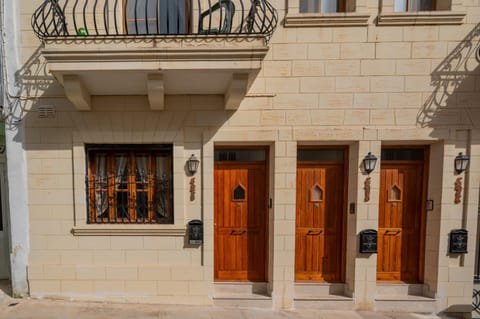 Property building, Facade/entrance