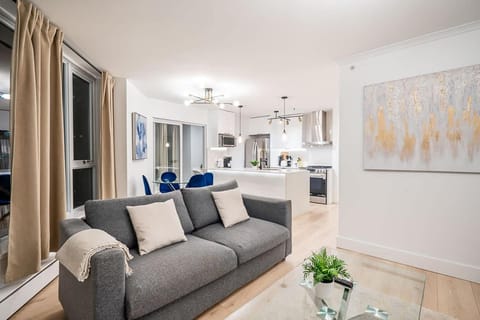 Gorgeous Downtown Unit with City Views Apartment in Vancouver
