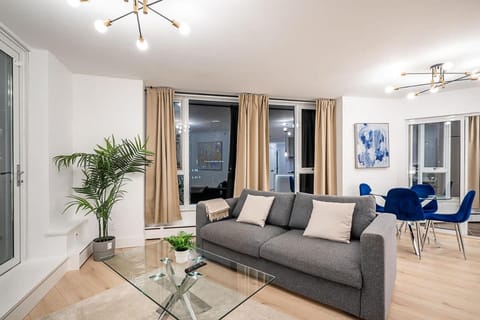 Gorgeous Downtown Unit with City Views Apartment in Vancouver