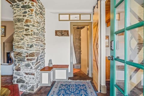 Minutes to Downtown Harpers Ferry Hot Tub House in Harpers Ferry