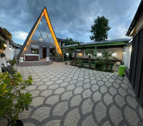 Property building, Day, Garden, Garden view