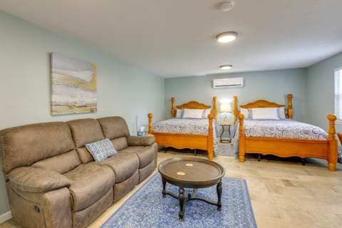 Near Steinhatchee River Studio with Screened Porch! Apartment in Florida