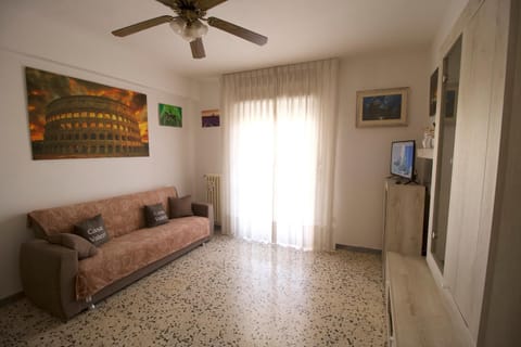 Living room, Seating area, Parking