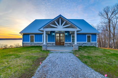 Massive Lake Views and Stunning Sunsets Waverly Gem House in Tennessee