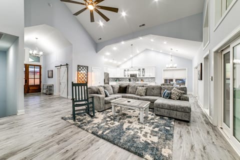 Massive Lake Views and Stunning Sunsets Waverly Gem House in Tennessee