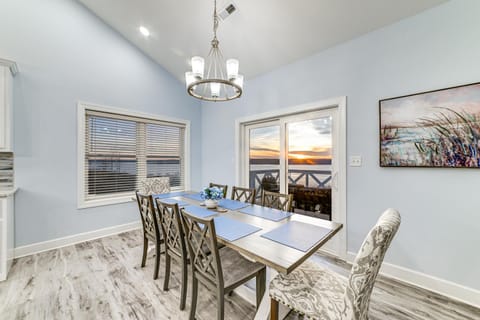 Massive Lake Views and Stunning Sunsets Waverly Gem House in Tennessee