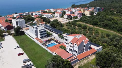 Property building, Neighbourhood, Bird's eye view, Swimming pool