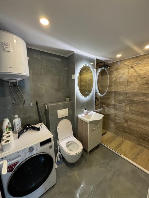 Shower, Toilet, Bathroom