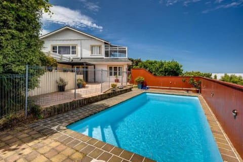 Property building, Day, Pool view, Swimming pool