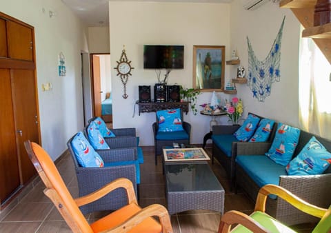 TV and multimedia, Living room, Seating area, Evening entertainment