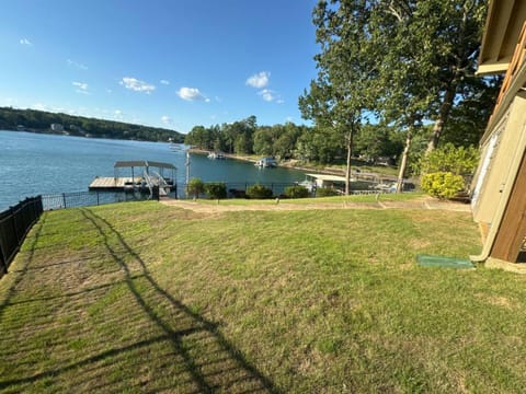 Natural landscape, Garden view, Lake view