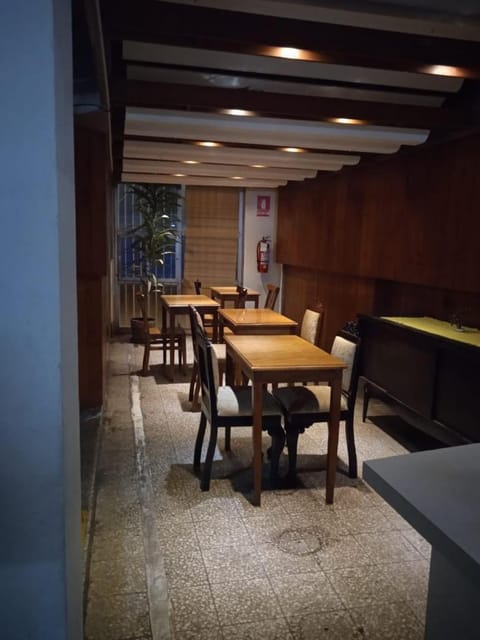 Property building, Food and drinks, Dining area, Meals