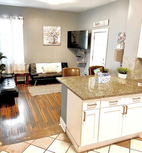 TV and multimedia, Kitchen or kitchenette, Living room, Seating area, Dining area, pet friendly