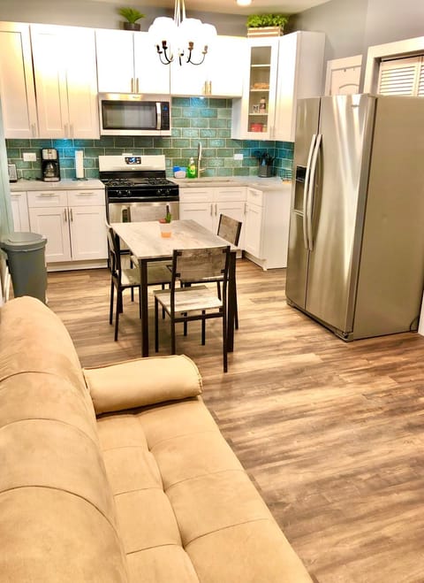 Kitchen or kitchenette, Living room, Seating area, Dining area, oven, pet friendly, stove