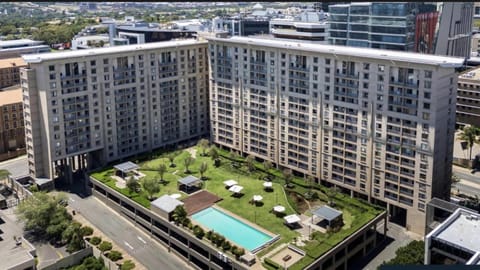 Bird's eye view, Pool view, Location