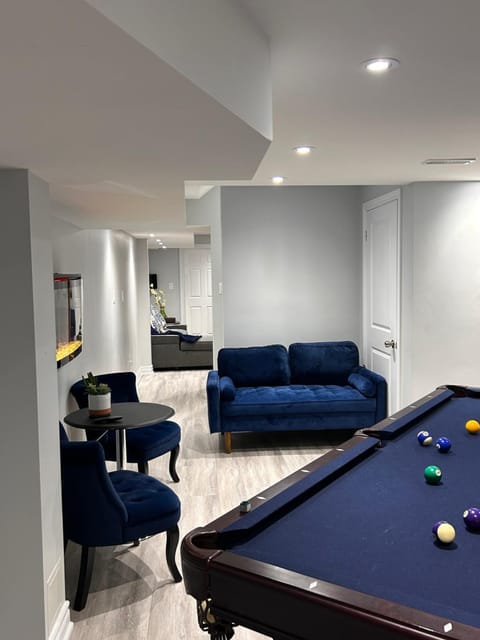 Billiard, Game Room, Seating area