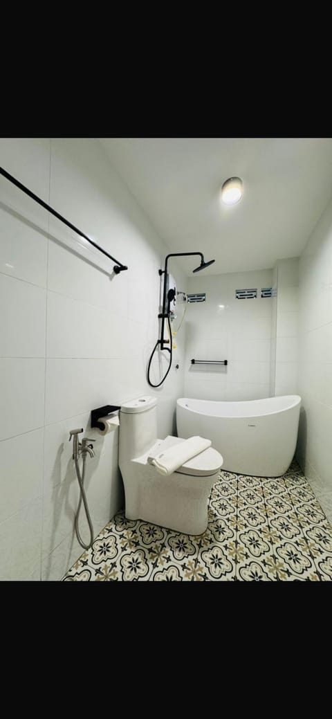 Shower, Toilet, Bathroom, Bath
