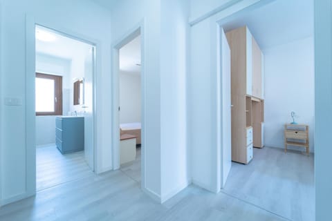 Bed, Bathroom, Photo of the whole room, Bedroom, wardrobe