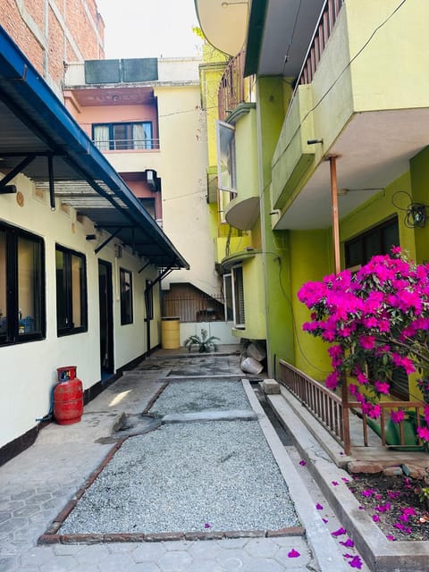 Property building, Spring, Neighbourhood