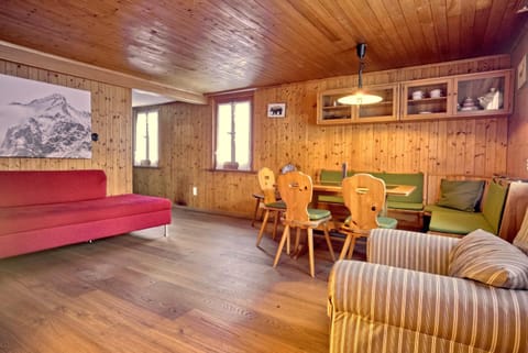 TV and multimedia, Living room, Seating area, Dining area