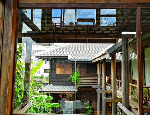 On-site shops, Balcony/Terrace