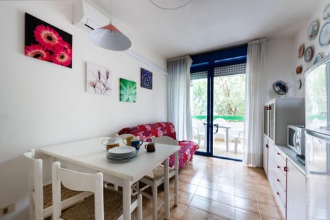 Living room, Dining area, microwave, oven