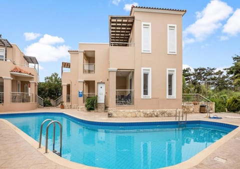 Property building, Facade/entrance, Pool view, Swimming pool, sunbed