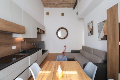 Kitchen or kitchenette, Seating area, Dining area