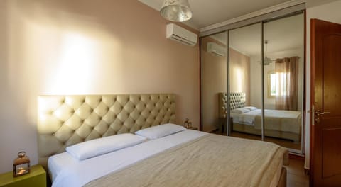 Bed, Bedroom, wardrobe