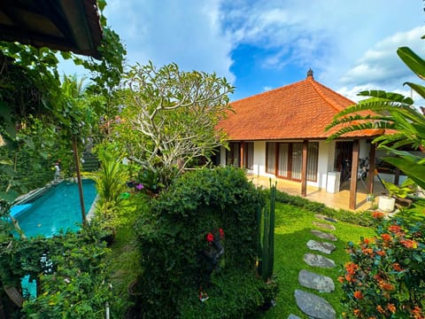 Property building, Garden, Garden view, Pool view, Swimming pool