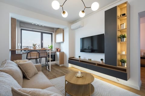 TV and multimedia, Living room, Seating area, Dining area, Evening entertainment