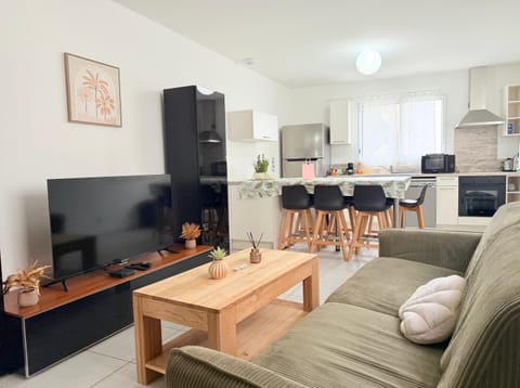 TV and multimedia, Kitchen or kitchenette, Living room, oven, stove