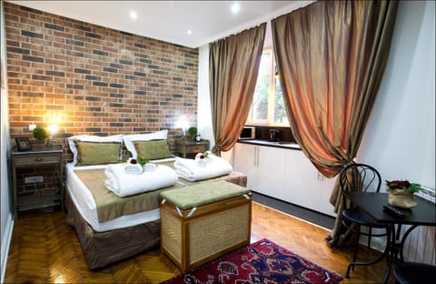 Photo of the whole room, Decorative detail