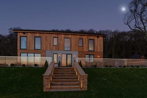 Luxury Country House with Swim Spa and BBQ Lodge House in Taunton Deane