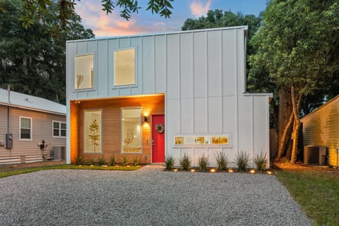 La Costa - Modern Coastal Home with Firepit Near Historic Downtown & Short Drive to Beach House in Saint Augustine