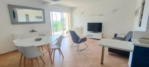 TV and multimedia, Living room, Dining area