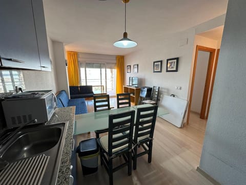 Kitchen or kitchenette, Seating area