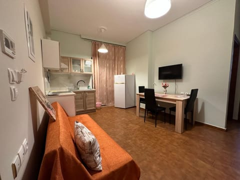 TV and multimedia, Kitchen or kitchenette, Living room, Seating area, Dining area, oven