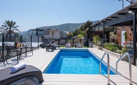 Property building, Mountain view, Pool view, Swimming pool, sunbed