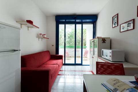 Living room, Decorative detail, microwave, oven