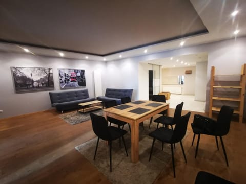 TV and multimedia, Living room, Seating area, Dining area