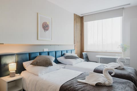 Photo of the whole room, Bedroom, towels